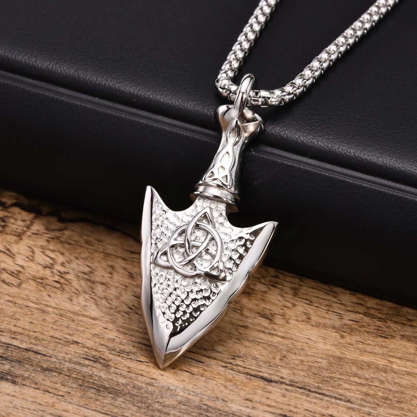 Spear Point Arrowhead Necklaces for Men Cool Punk Stainless Steel Arrow Pendant